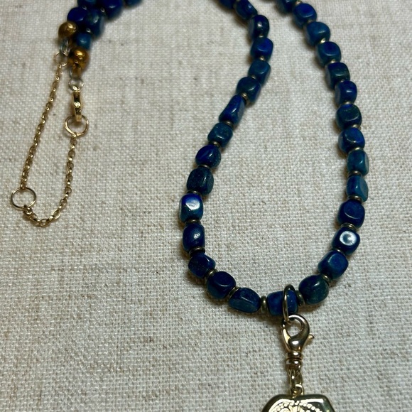 🏷️Handmade Blue Lapis Style Beaded Necklace w Gold Bee Charm🏷️ - Picture 2 of 6